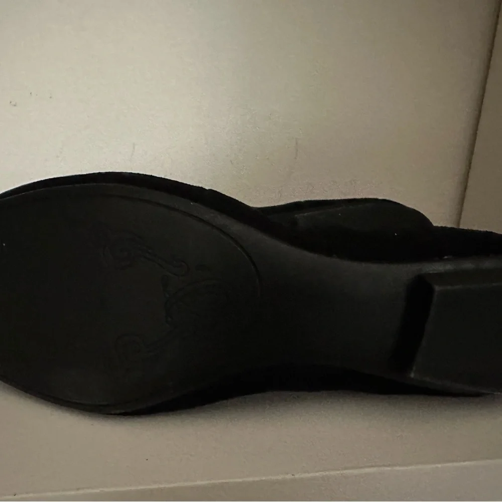 Tahari Black Velvet Flats with Ornate Design
Size 10M - Picture 5 of 5